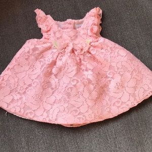 Newborn sleeveless lace dress